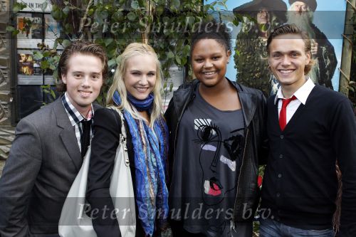 Amsterdam 2 oktober 2010
Premiere Foeksia in Tuschinski. Sebastiaan Wulff Kimberly Klaver Talisia Misiedjan en Pim Wessels
Peter Smulders bv