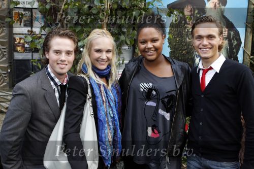 Amsterdam 2 oktober 2010
Premiere Foeksia in Tuschinski. Sebastiaan Wulff Kimberly Klaver Talisia Misiedjan en Pim Wessels
Peter Smulders bv
