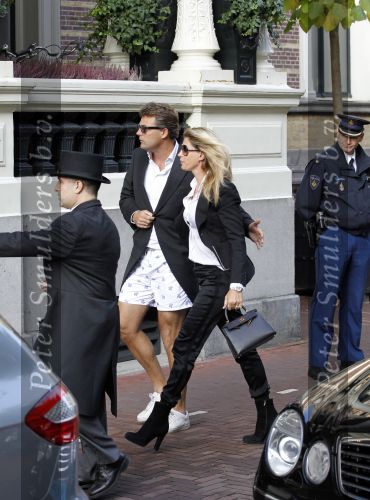 Amsterdam 12 oktober 2010
Herdenkingsdienst van Antonie Kamerling in het Amstel Hotel. De wagens van de stoet waren allemaal cadillac s. Reinout Oerlemans en Danielle Overgaag
Peter Smulders bv