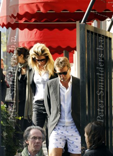 Amsterdam 12 oktober 2010
Herdenkingsdienst van Antonie Kamerling in het Amstel Hotel. De wagens van de stoet waren allemaal cadillac s. Reinout Oerlemans en Danielle Overgaag
Peter Smulders bv