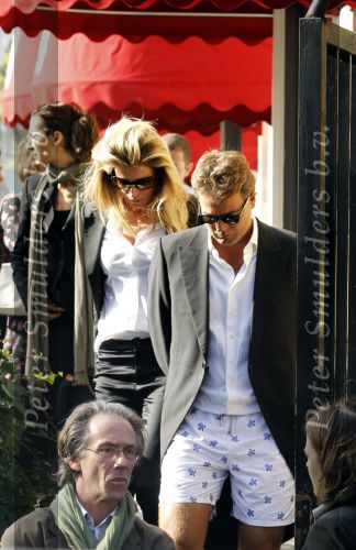 Amsterdam 12 oktober 2010
Herdenkingsdienst van Antonie Kamerling in het Amstel Hotel. De wagens van de stoet waren allemaal cadillac s. Reinout Oerlemans en Danielle Overgaag
Peter Smulders bv