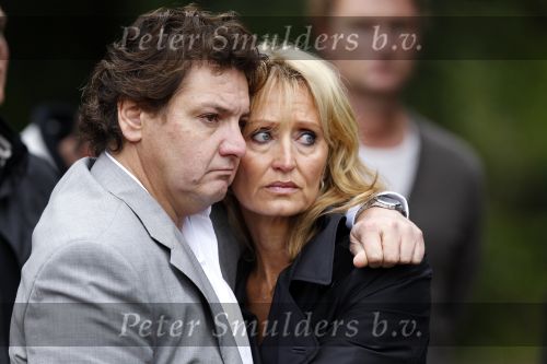 Amsterdam 14 oktober 2010
Begrafenis Marretje Heuckeroth , moeder van Gordon op de noorder begraafplaats. Rene en Natasja Froger
Peter Smulders bv
