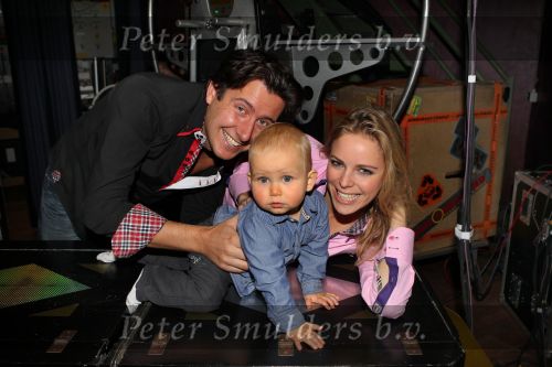 Helmond, 24 Oktober 2010
Fotosessie van de Familie Kazan
Renzo Kazan met zijn vrouw Mara Kazan en hun zoontje Kian Kazan
Foto Peter Smulders BV
