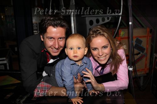 Helmond, 24 Oktober 2010
Fotosessie van de Familie Kazan
Renzo Kazan met zijn vrouw Mara Kazan en hun zoontje Kian Kazan
Foto Peter Smulders BV
