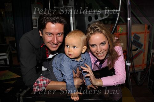 Helmond, 24 Oktober 2010
Fotosessie van de Familie Kazan
Renzo Kazan met zijn vrouw Mara Kazan en hun zoontje Kian Kazan
Foto Peter Smulders BV