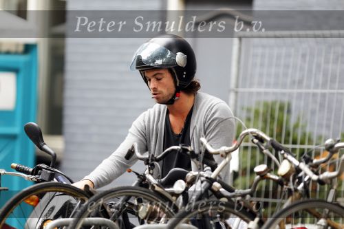 Amsterdam 23 september 2010
Rick Brandsteder gaat op zijn motor op bezoek bij Bridget Maasland.
Peter Smulders bv