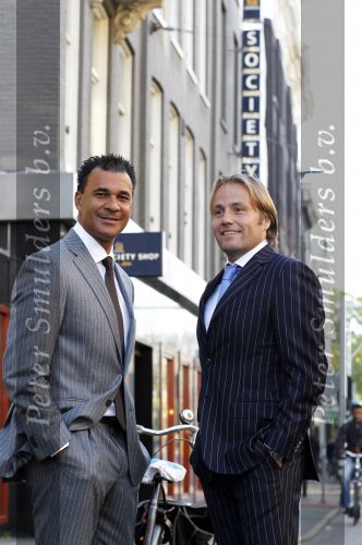 Amsterdam 11 oktober 2010
Ruud Gullit en Rob Witschge bij de society shop.
Peter Smulders bv