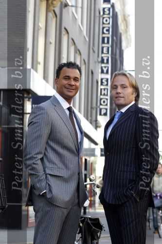 Amsterdam 11 oktober 2010
Ruud Gullit en Rob Witschge bij de society shop.
Peter Smulders bv