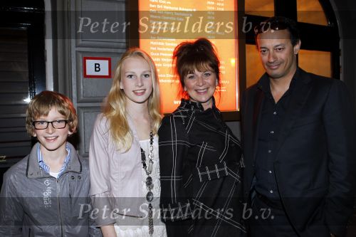 Amsterdam 11 oktober 2010
Premiere Hurricane van Hans Klok in Carre. Ryan v d Akker met vriend en kinderen
Peter Smulders bv