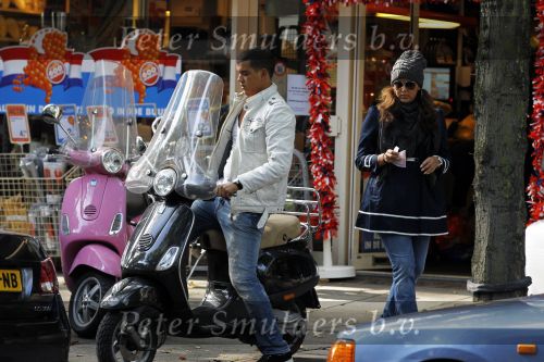 Amsterdam 29 september 2010
Shanna Breukhoven met haar vriend op vespa scooter.
Peter Smulders bv