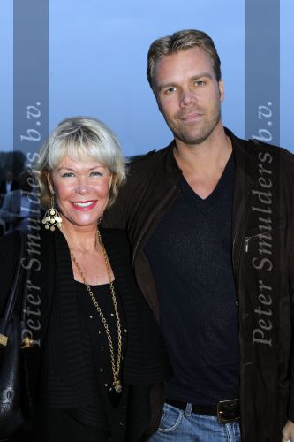 Amsterdam 7 oktober 2010
Premiere cirque du soleil bij de amsterdam Arena. Sheila de Vries met zoon
Peter Smulders bv