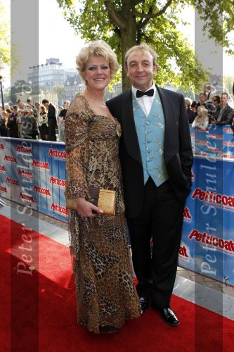 Amsterdam 3 oktober 2010
Premiere Petticoat in Carre. Simone Kleinsma met Jon v Eerd
Peter Smulders bv