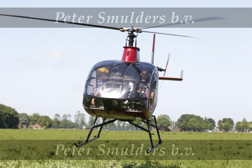 Middenmeer 16 juni 2010
Presentatie kinderboek Sonja Bakker. Ze kwam samen met haar kinderen/zoons met een helicopter aan. Rik felderhof was ook aanwezig.
Peter Smulders bv