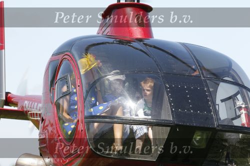 Middenmeer 16 juni 2010
Presentatie kinderboek Sonja Bakker. Ze kwam samen met haar kinderen/zoons met een helicopter aan. Rik felderhof was ook aanwezig.
Peter Smulders bv