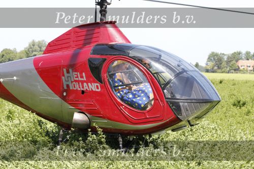 Middenmeer 16 juni 2010
Presentatie kinderboek Sonja Bakker. Ze kwam samen met haar kinderen/zoons met een helicopter aan. Rik felderhof was ook aanwezig.
Peter Smulders bv
