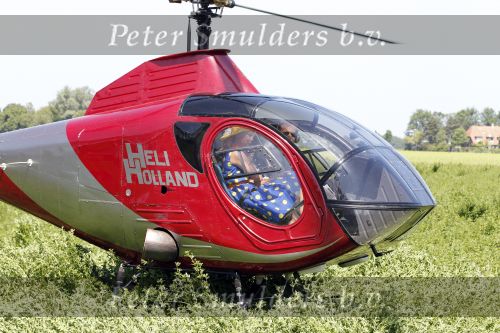 Middenmeer 16 juni 2010
Presentatie kinderboek Sonja Bakker. Ze kwam samen met haar kinderen/zoons met een helicopter aan. Rik felderhof was ook aanwezig.
Peter Smulders bv
