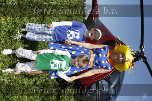Middenmeer 16 juni 2010
Presentatie kinderboek Sonja Bakker. Ze kwam samen met haar kinderen/zoons met een helicopter aan. Rik felderhof was ook aanwezig.
Peter Smulders bv
