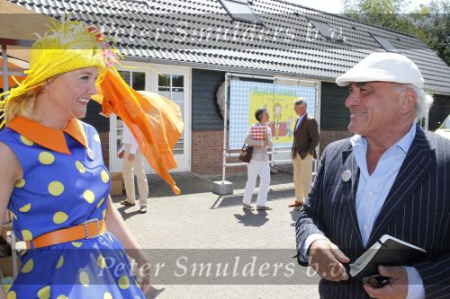 Middenmeer 16 juni 2010
Presentatie kinderboek Sonja Bakker. Ze kwam samen met haar kinderen/zoons met een helicopter aan. Rik felderhof was ook aanwezig.
Peter Smulders bv