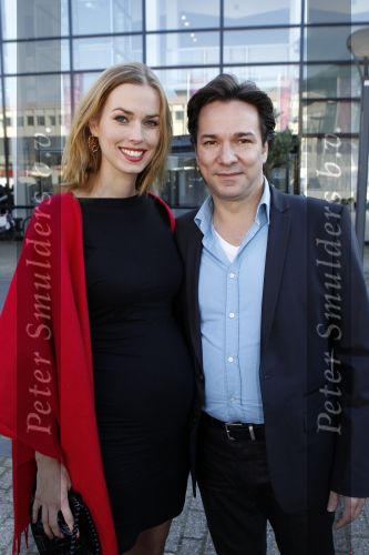 Tilburg 10 oktober 2010
Premiere Legally Blonde in de schouwburg van Tilburg. Spiros met zijn zwangere vrouw
Peter Smulders bv