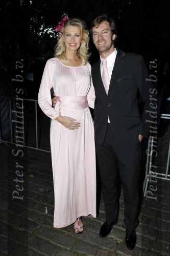 Amsterdam 29 september 2010
Pink Ribbon gala in de westerkerk. Susan Smit zwanger met vriend
Peter Smulders bv
