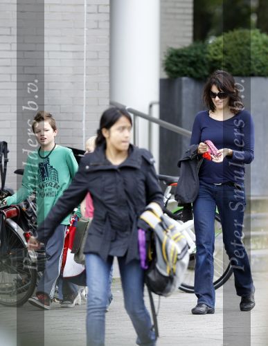 Amsterdam 5 oktober 2010
Susan Visser met kinderen op straat.
Peter Smulders bv