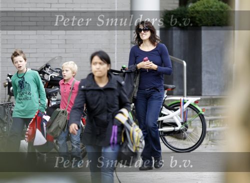 Amsterdam 5 oktober 2010
Susan Visser met kinderen op straat.
Peter Smulders bv