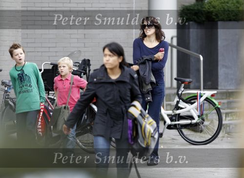 Amsterdam 5 oktober 2010
Susan Visser met kinderen op straat.
Peter Smulders bv
