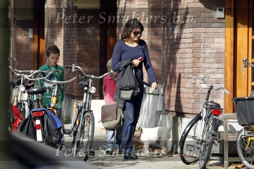 Amsterdam 5 oktober 2010
Susan Visser met kinderen op straat.
Peter Smulders bv