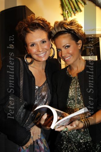 Amsterdam 11 oktober 2010
Presentatie tijdschrift Danie Bles in het World fashion center. Sylvie v d Vaart en Leontien Borsato
Peter Smulders bv