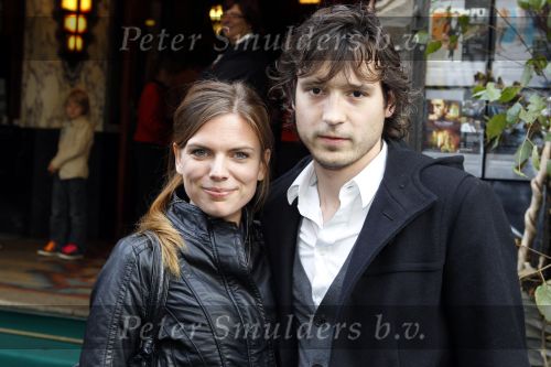 Amsterdam 2 oktober 2010
Premiere Foeksia in Tuschinski. Tamara Brinkman en partner Christopher
Peter Smulders bv