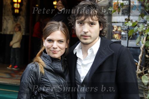 Amsterdam 2 oktober 2010
Premiere Foeksia in Tuschinski. Tamara Brinkman en partner Christopher
Peter Smulders bv