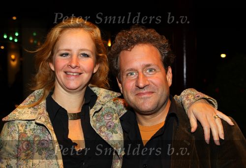 Gouda, 11 Oktober 2010
Premiere Ivo Niehe van de nieuwe theatervoorstelling van Mussen & Zwanen, LICHTJES IN JE OGEN.
Hilke Bierman en Thijs v Aken
Foto Peter Smulders BV