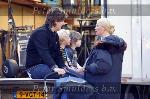 Laren 26 september 2010
Opnames speelfilm Gooische vrouwen met oa Loes Visschedijk enTjitske Reidinga. Will Koopman is de regisseur. Tjitske Reidinga haar man Vincent Croiset en kinderen Jacob ( in kinderwagen) Foppe en Klaas komen naar hun moeder kijken
Peter Smulders bv