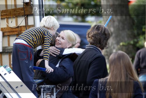 Laren 26 september 2010
Opnames speelfilm Gooische vrouwen met oa Loes Visschedijk enTjitske Reidinga. Will Koopman is de regisseur. Tjitske Reidinga haar man Vincent Croiset en kinderen Jacob ( in kinderwagen) Foppe en Klaas komen naar hun moeder kijken
Peter Smulders bv