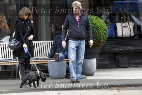 Amsterdam 24 september 2010
Tom Egbers en janke Dekker met hun hond.
Peter Smulders bv