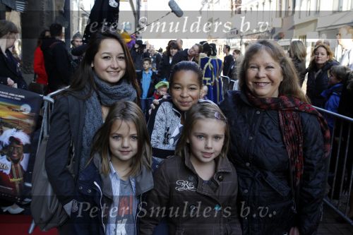 Amsterdam 10 oktober 2010
Premiere film van Sinterklaas in Tuschinski. Wieteke v Dort met kleinkinderen
Peter Smulders bv