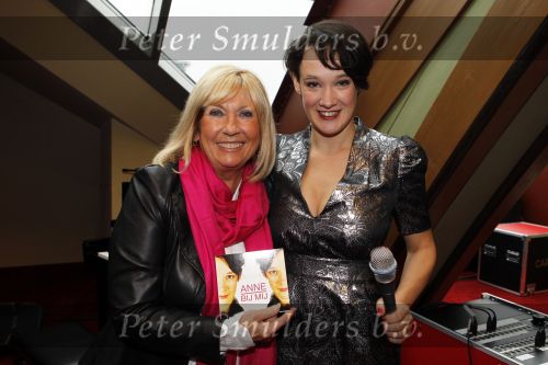 Amsterdam 27 september 2010
Presentatie cd Anne v Veen in Carre. Anne is de dochter van herman v  Veen en Willeke Alberti neemt de eerste cd in ontvangst.
Peter Smulders bv