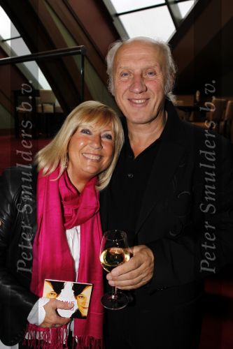 Amsterdam 27 september 2010
Presentatie cd Anne v Veen in Carre. Anne is de dochter van herman v  Veen en Willeke Alberti neemt de eerste cd in ontvangst.
Peter Smulders bv