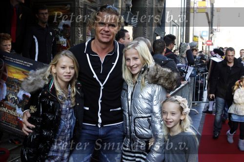 Amsterdam 10 oktober 2010
Premiere film van Sinterklaas in Tuschinski. Wino Omtzigt met dochters Romy en Jackie
Peter Smulders bv