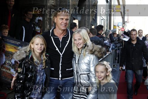 Amsterdam 10 oktober 2010
Premiere film van Sinterklaas in Tuschinski. Wino Omtzigt met dochters Romy en Jackie
Peter Smulders bv