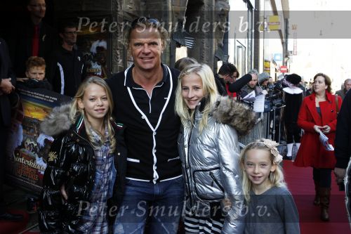 Amsterdam 10 oktober 2010
Premiere film van Sinterklaas in Tuschinski. Wino Omtzigt met dochters Romy en Jackie
Peter Smulders bv