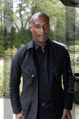 Huizen 30 september 2010
Presentatie Talkies bij Eric Kuster. Winston Bogarde
Peter Smulders bv