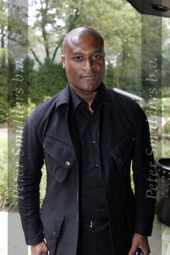 Huizen 30 september 2010
Presentatie Talkies bij Eric Kuster. Winston Bogarde
Peter Smulders bv