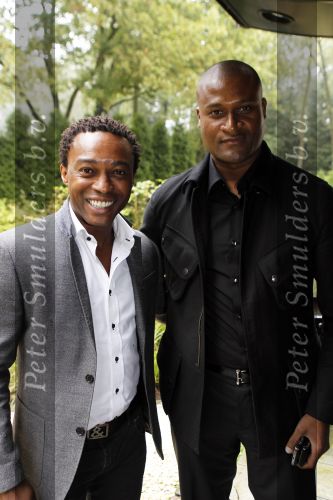 Huizen 30 september 2010
Presentatie Talkies bij Eric Kuster. Winston Bogarde en Regi Blinker
Peter Smulders bv