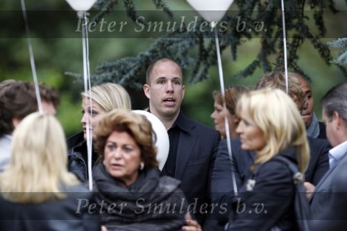 Amsterdam 14 oktober 2010
Begrafenis Marretje Heuckeroth , moeder van Gordon op de noorder begraafplaats. oud Chauffeur en PA Gordon Wouter
Peter Smulders bv