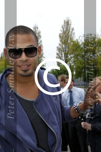 Amsterdam 25 september 2011
Avond tbv stop kindermisbruik in redsun in amsterdam. Afrojack met Buddha to Buddha en Nialayla armbanden
Peter Smulders bv