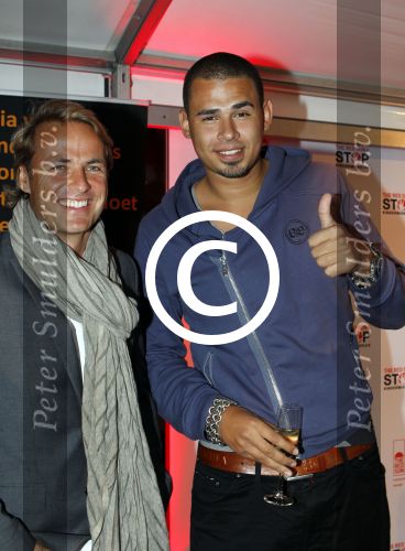 Amsterdam 25 september 2011
Avond tbv stop kindermisbruik in redsun in amsterdam. Afrojack met Buddha to Buddha en Nialayla armbanden en John Ewbank
Peter Smulders bv