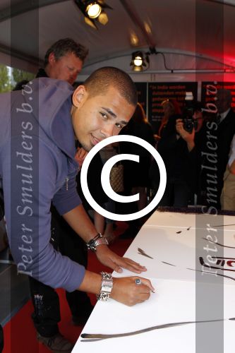 Amsterdam 25 september 2011
Avond tbv stop kindermisbruik in redsun in amsterdam. Afrojack met Buddha to Buddha en Nialayla armbanden
Peter Smulders bv