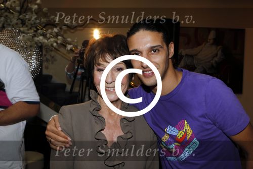Amsterdam 29 september 2011
Presentatie boek Mies Bouwman in carre. Ali B met Buddha to Buddha armband
Peter Smulders bv