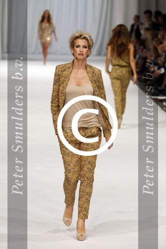 Amsterdam 19 september 2011
Modeshow Jos van Raak in de westergasfabriek met oa Kim Feenstra Quinty Trustfull Anouk Smulders Irene v d Laar en Froukje de Both.
Peter Smulders bv
